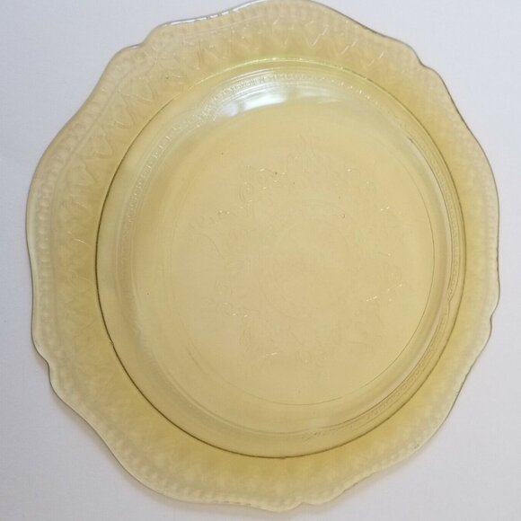 Yellow Federal Glass dinner plate. Patrician (spoke) pattern - Picture 3 of 4